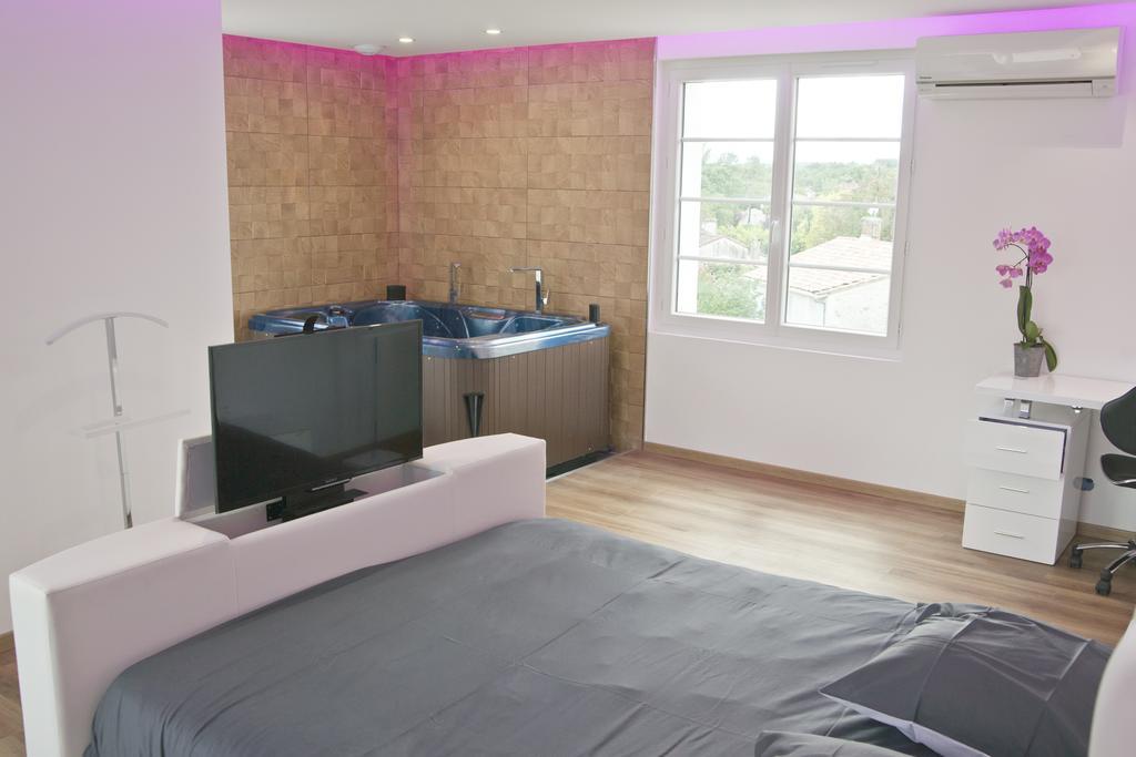 Moulin Des Tours Bed & Breakfast Barbaste ห้อง รูปภาพ
