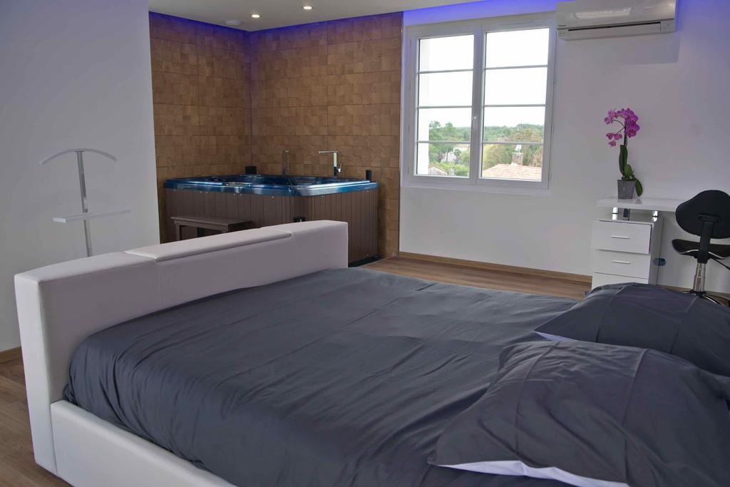 Moulin Des Tours Bed & Breakfast Barbaste ภายนอก รูปภาพ