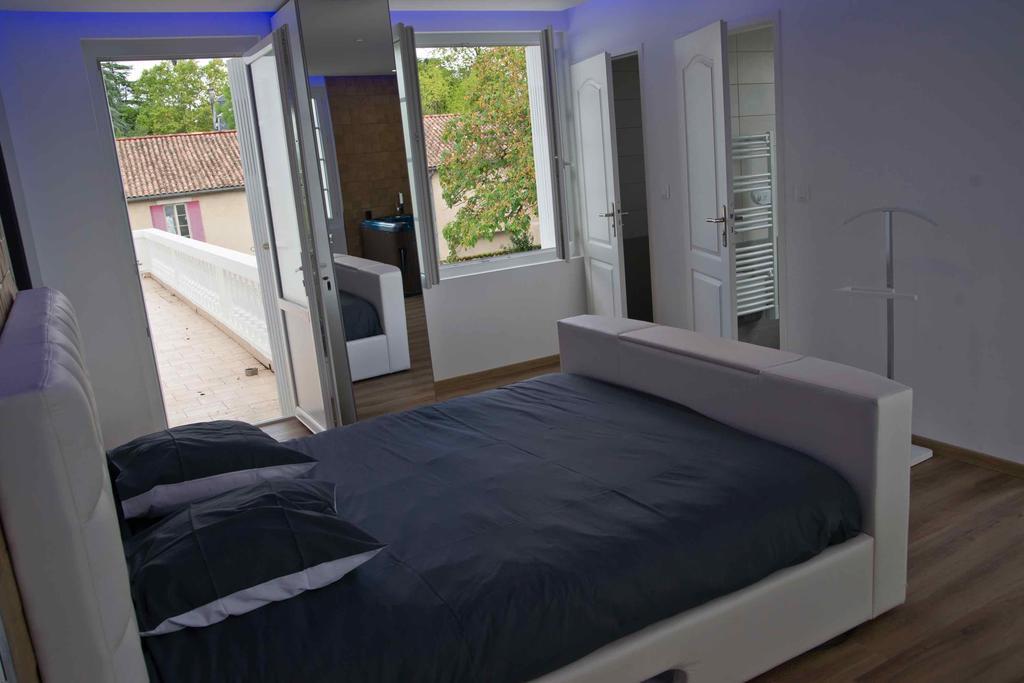 Moulin Des Tours Bed & Breakfast Barbaste ภายนอก รูปภาพ